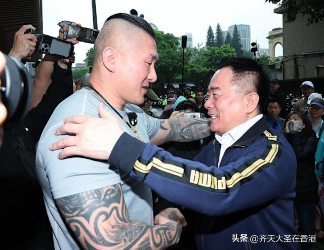 蔡正元刚刚走进北检监狱正式开始坐牢！网红「馆长」陈之汉、民众党前立委张启楷等带领