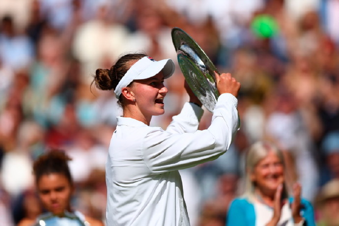 去年夏天，草地上响彻你的名字这对于我，犹如从敞开的窗口扔进了一枝玫瑰花Barbo