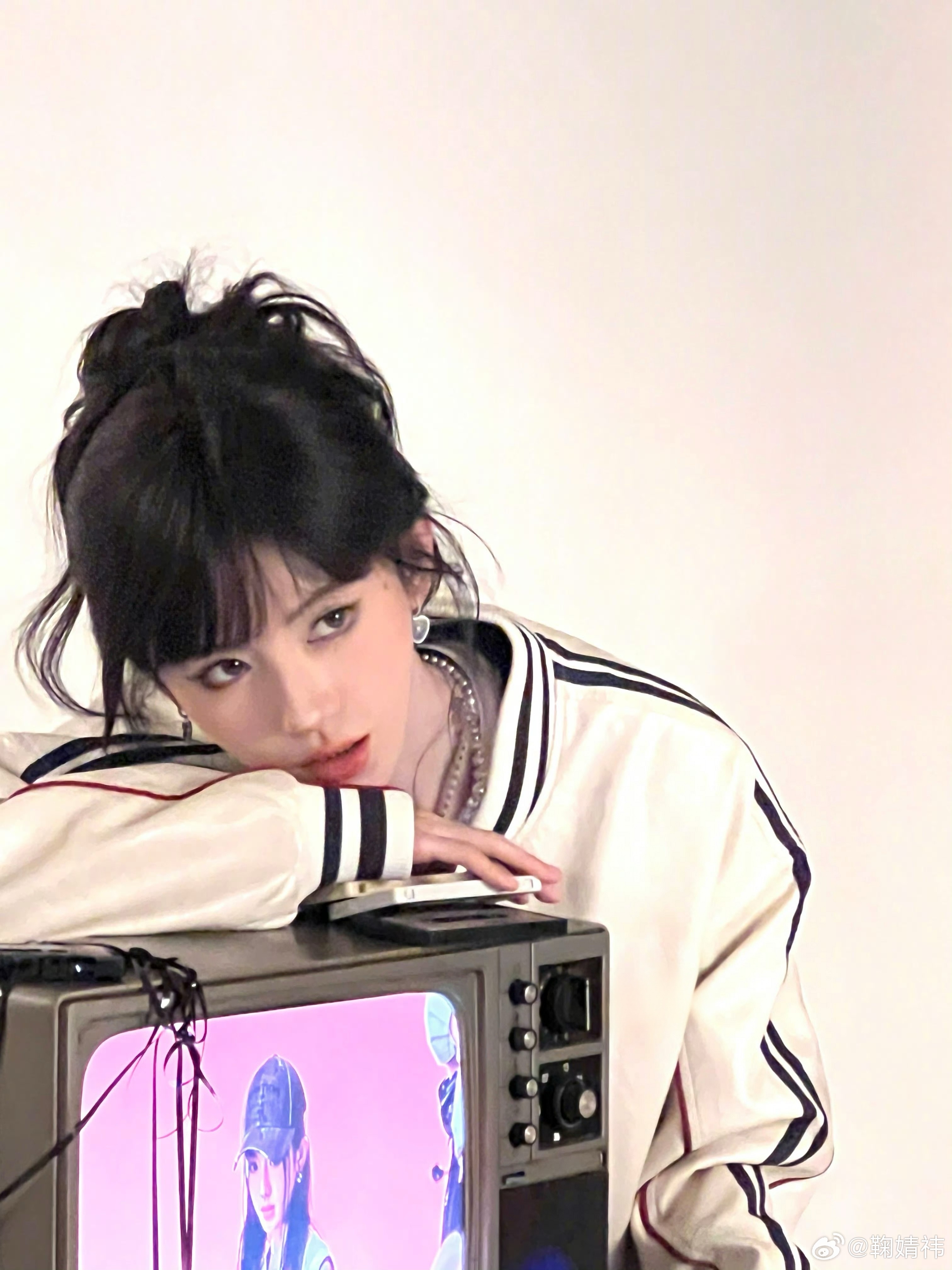 鞠婧祎待播剧破1000万鞠婧祎  在复制粘贴的时代，你是手写的诗