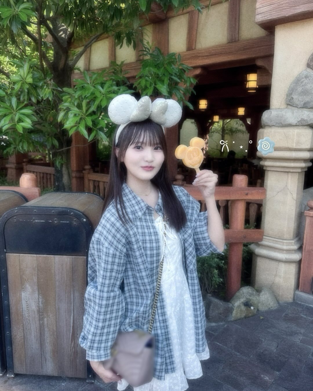 高瀬愛奈「約五年ぶりのディズニーランド✨夏を感じました〜🏖」 man