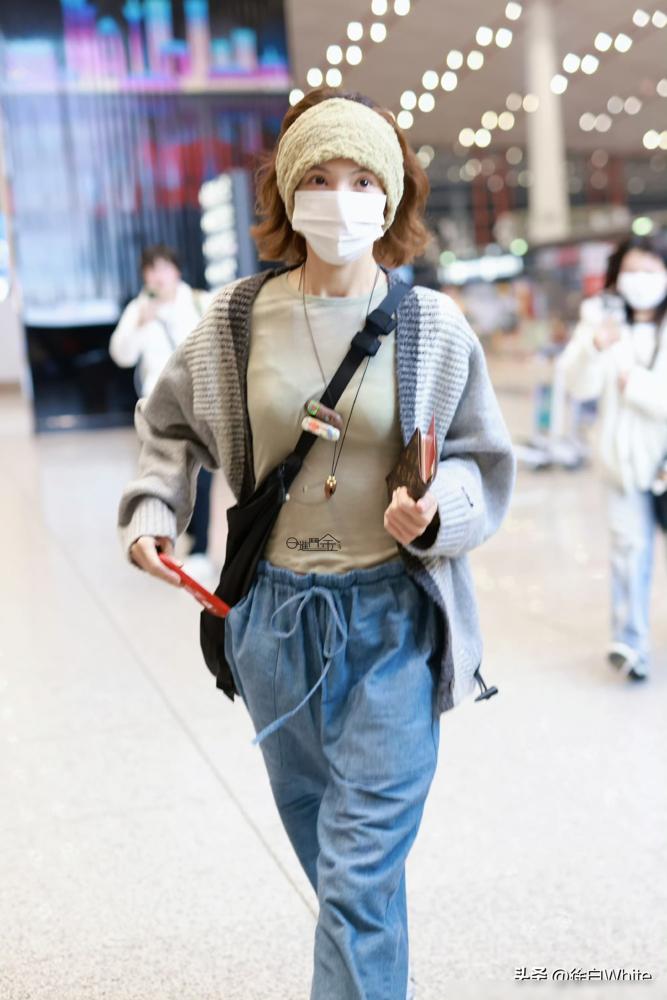 别信什么“事业瓶颈”的鬼话。
金晨这事，跟业务能力压根没关系。
《现在就出发