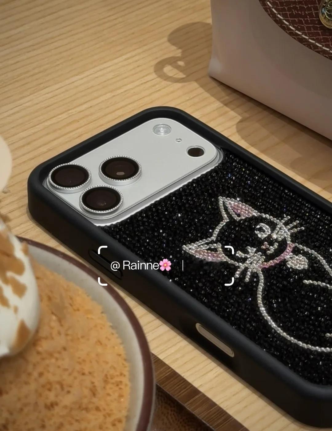 请收下我发的：这只猫猫手机壳^ ̳. ̫ . ̳^ฅ
照片里加了什么 好幸福
一