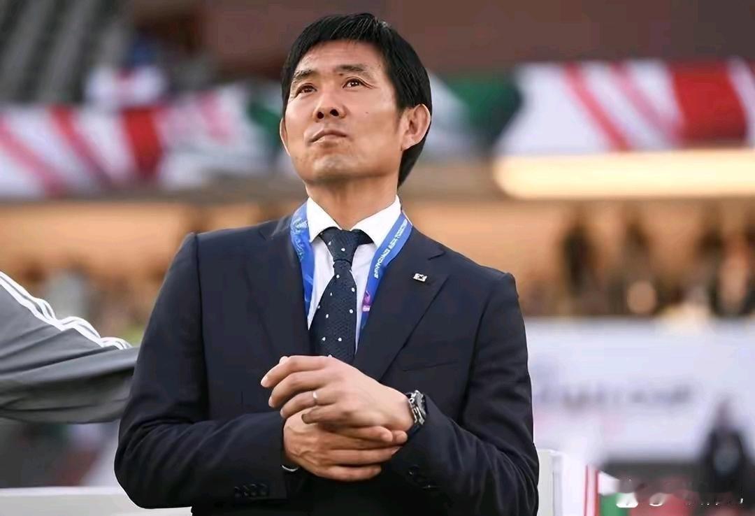 倭人踢得不伦不类，马宁很公平！小日本丢弃了自身的传控优势，还想和对手拼身板。而对