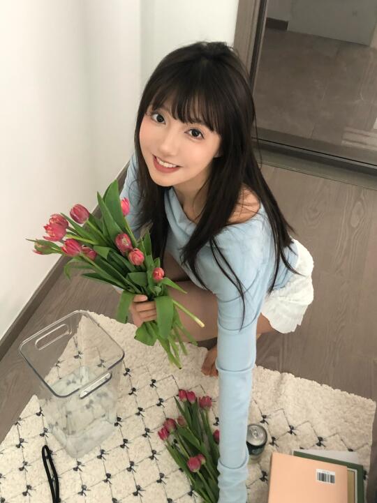 🌷郁金香里的一抹蓝🩵
