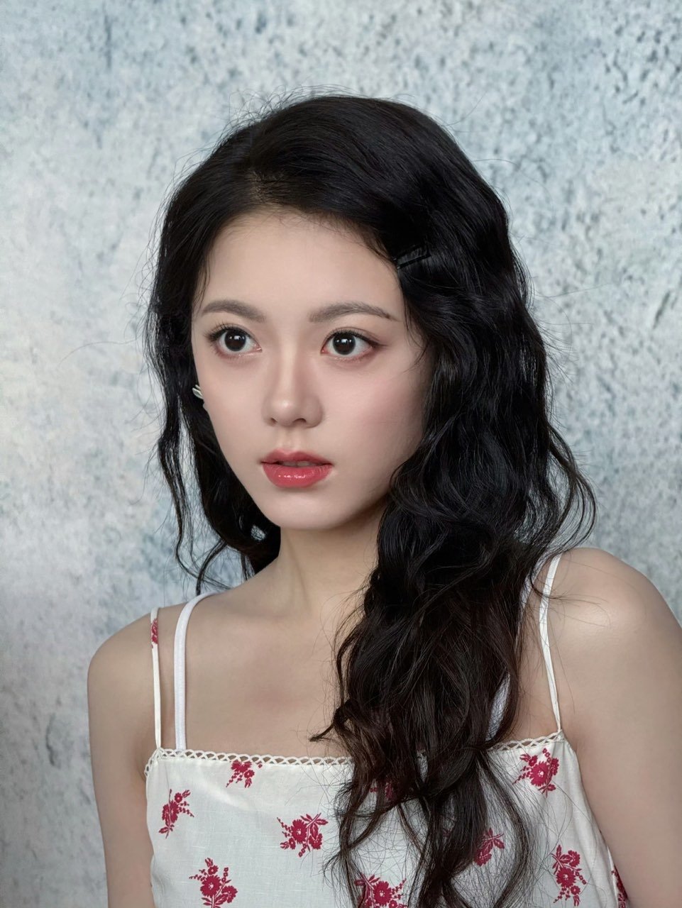 赵今麦樱桃少女赵今麦樱桃吊带裙甜甜的樱桃少女麦！ ​​​