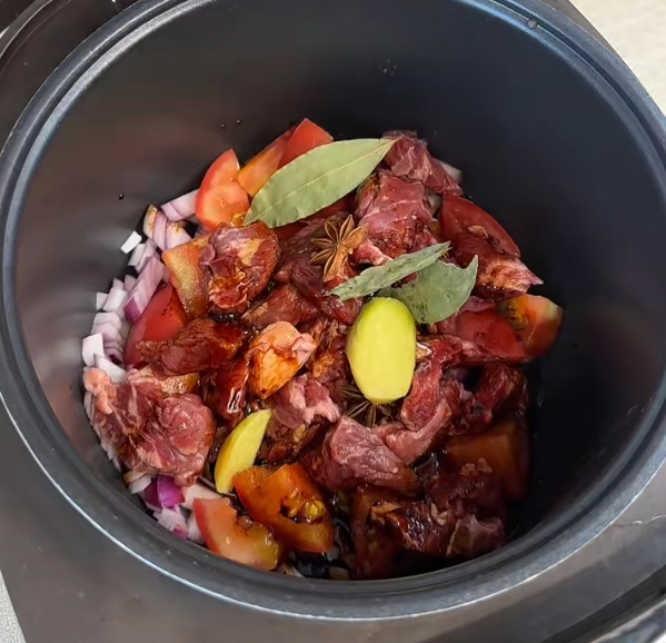 邪修做饭 省时间 电饭煲——邪修厨师永远的神[偷笑]但我没试过，怕我妈捶我[哈哈