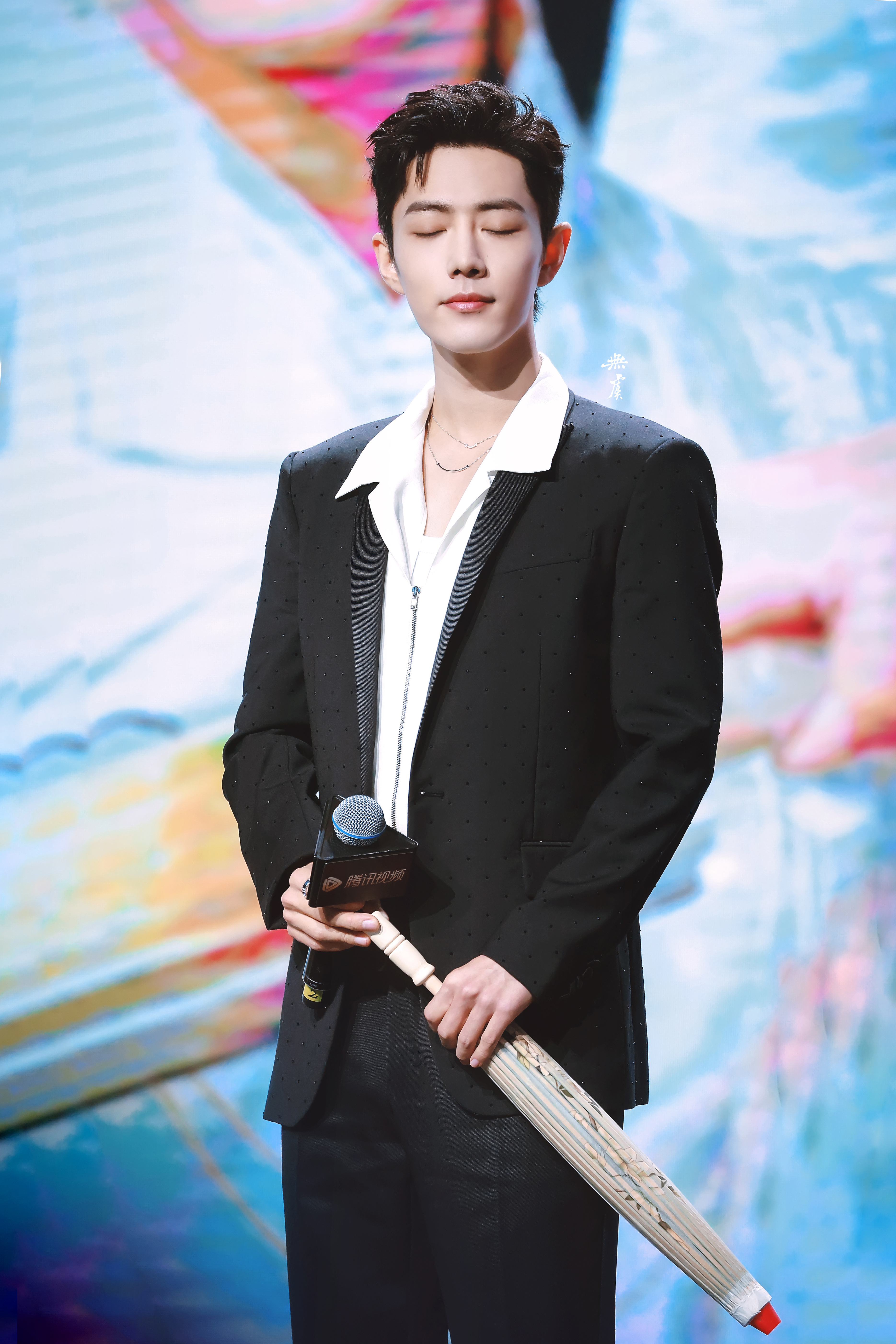 肖战齐夏◎十日终焉防代拍终焉之地，众生皆绕齐夏一人。期待大男主齐夏肖战手握三部待