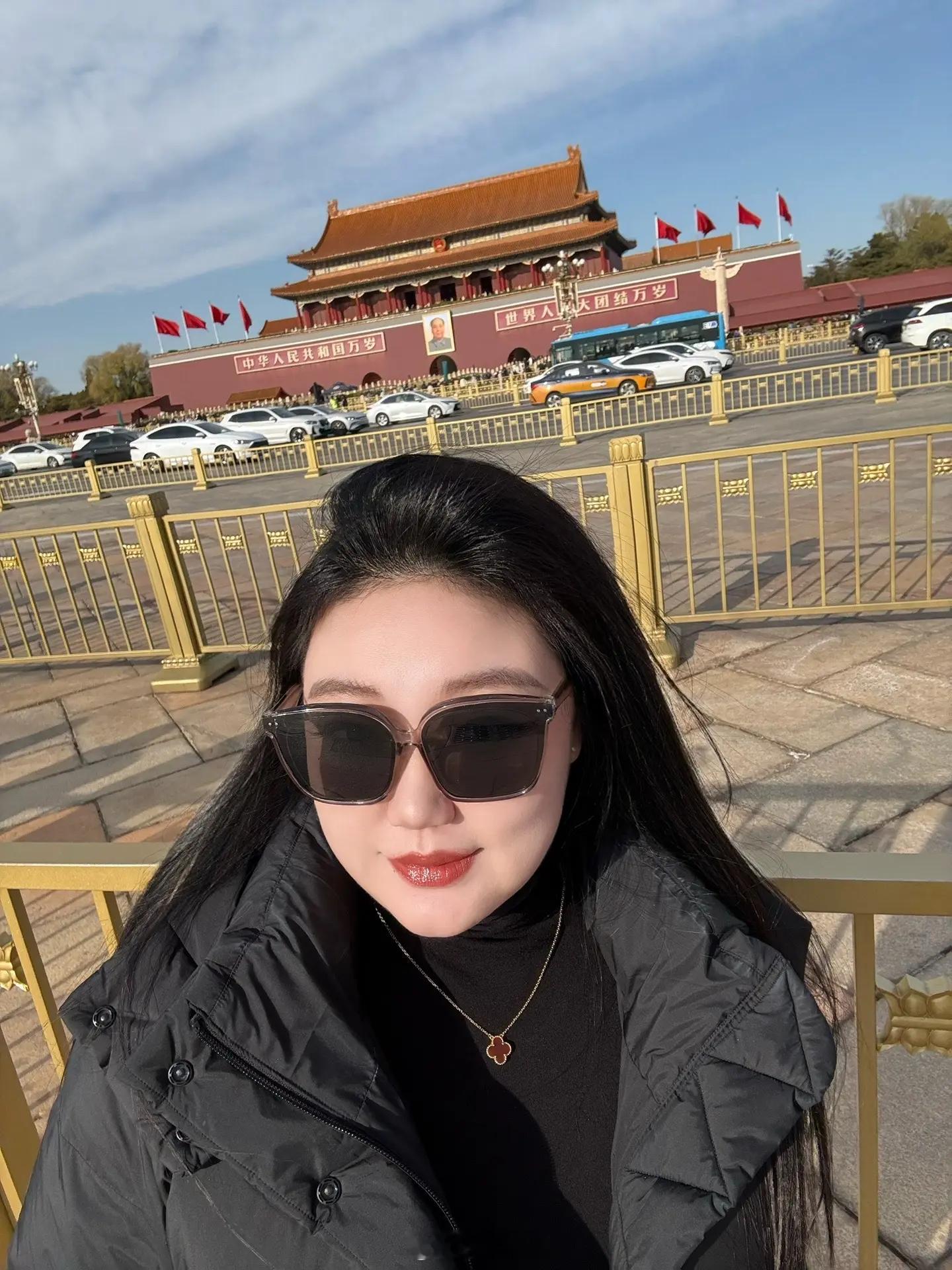 天安门前如何自拍才能不显脸大？ 