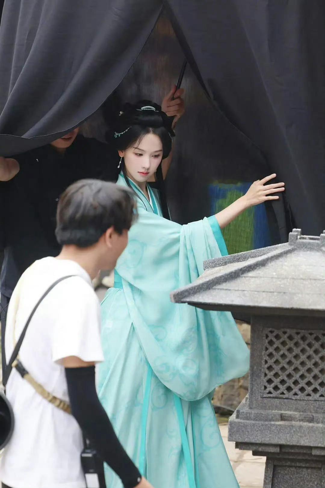陈都灵、翘楚此女一出何人争锋 ​​​