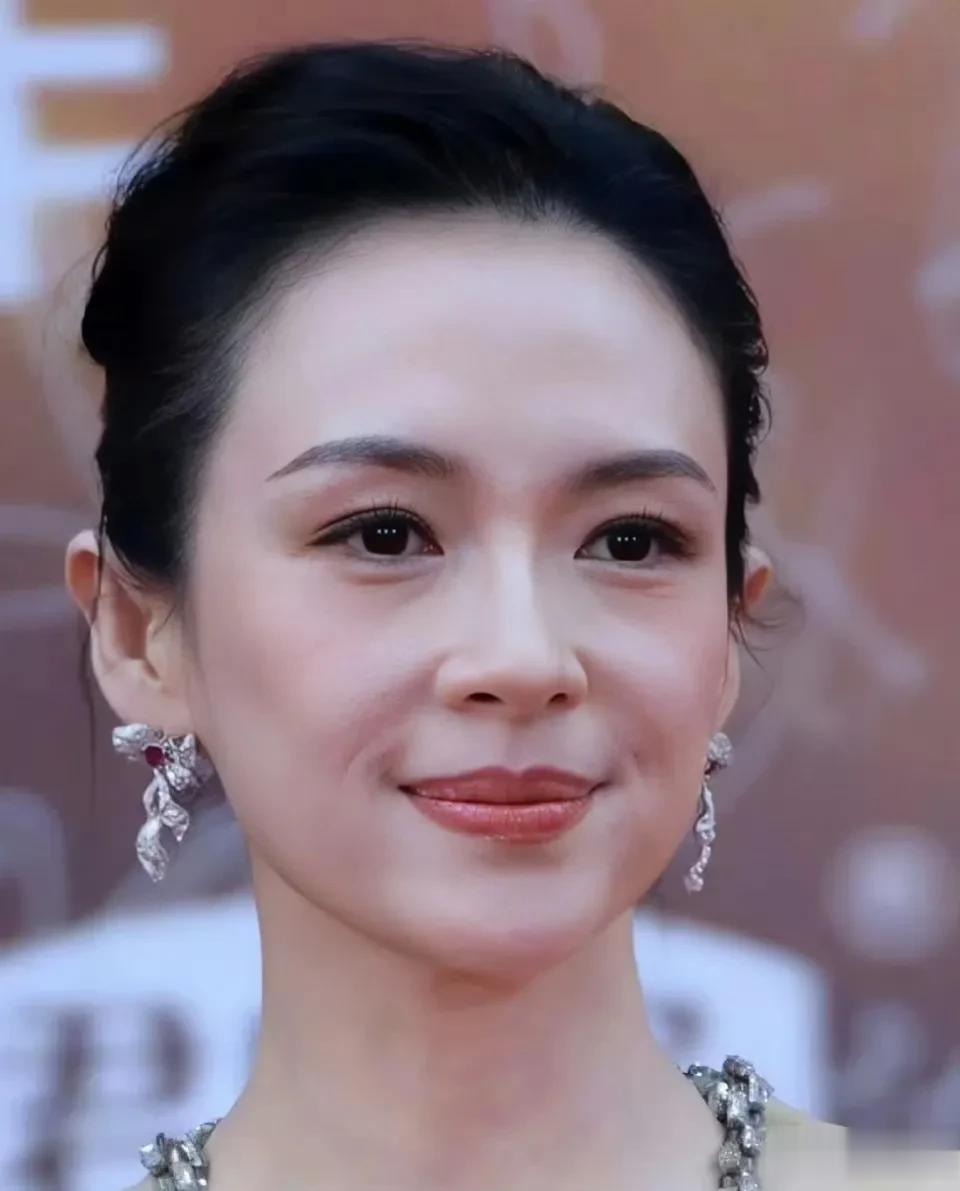 这脸360度完美，
居然也离婚了，你想的明白吗？[灵光一闪]