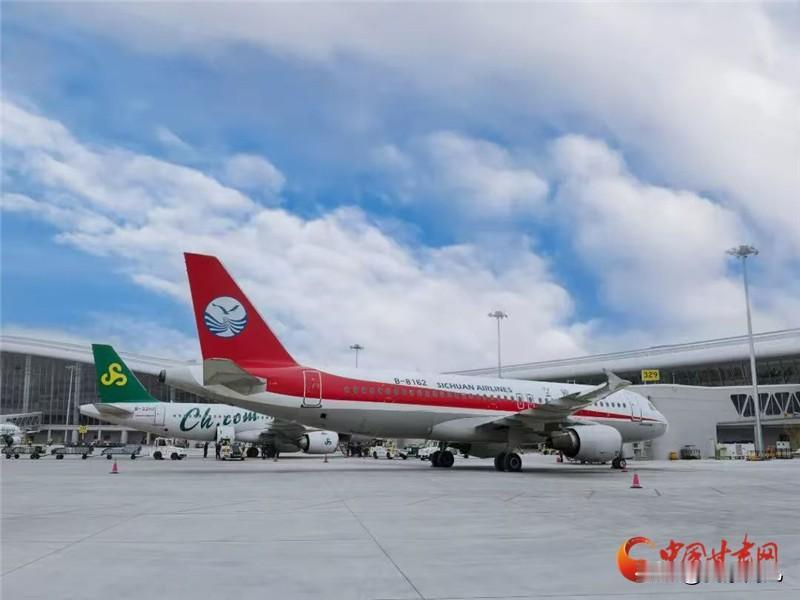 “五一”假期[烟花]
甘肃省民航机场集团围绕假日航空出行需求，统筹航线布局调整、