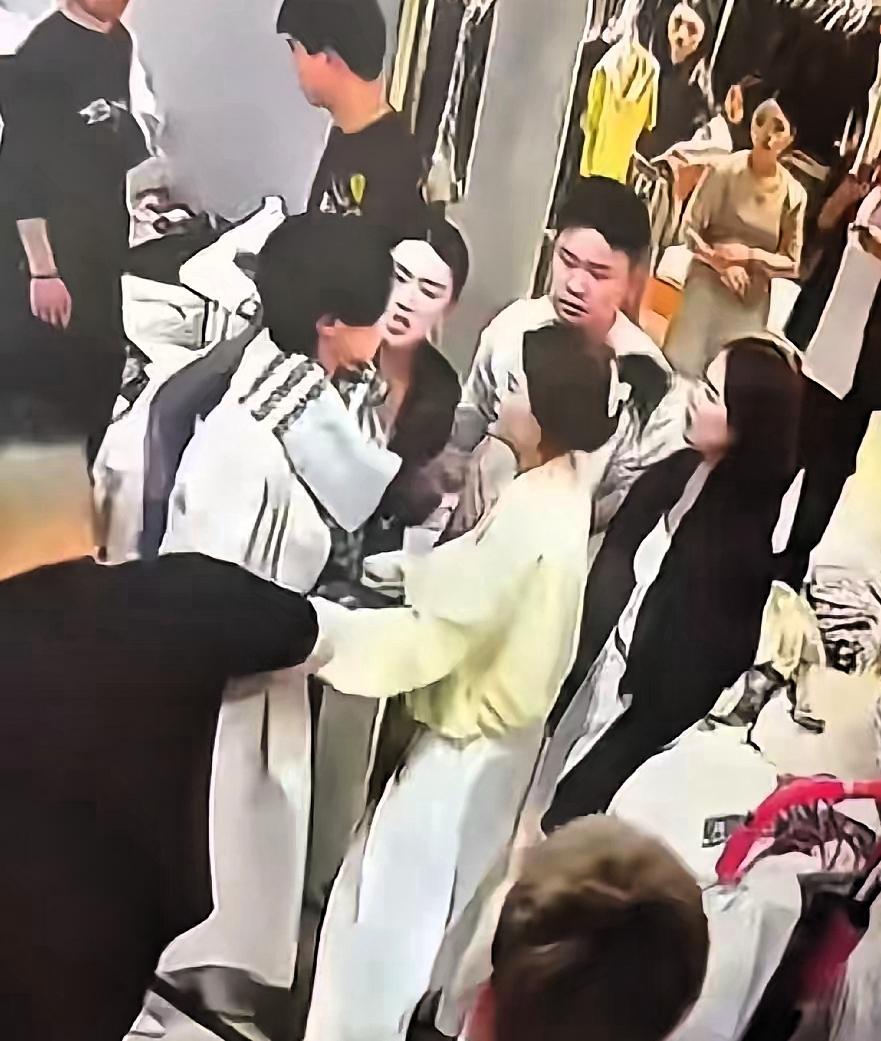 杭州四季青老板娘这遭遇，真的看碎无数人的心！

自己拼尽全力从小姑娘熬成女强人，