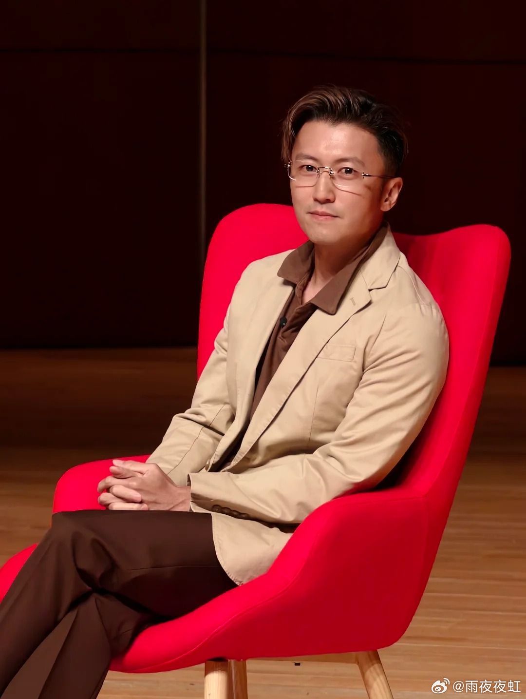 谢霆锋10年前就预言AI换脸谢霆锋那会儿提这个建议，经纪人估计以为他想省片酬、让