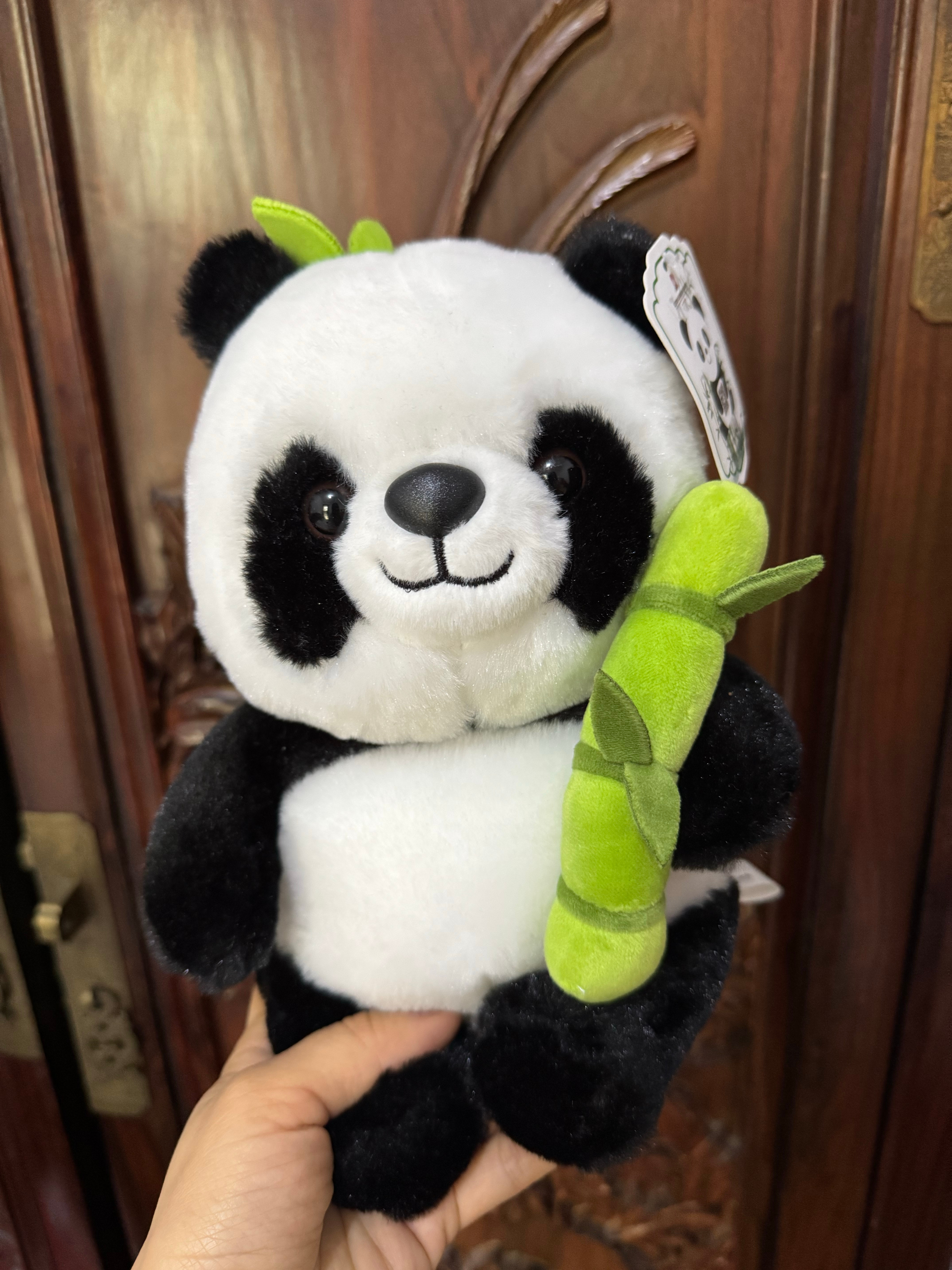 145%关税让1只熊猫玩偶卖80美元 我家就有一只 ，有需要的呢？送你们。我去北