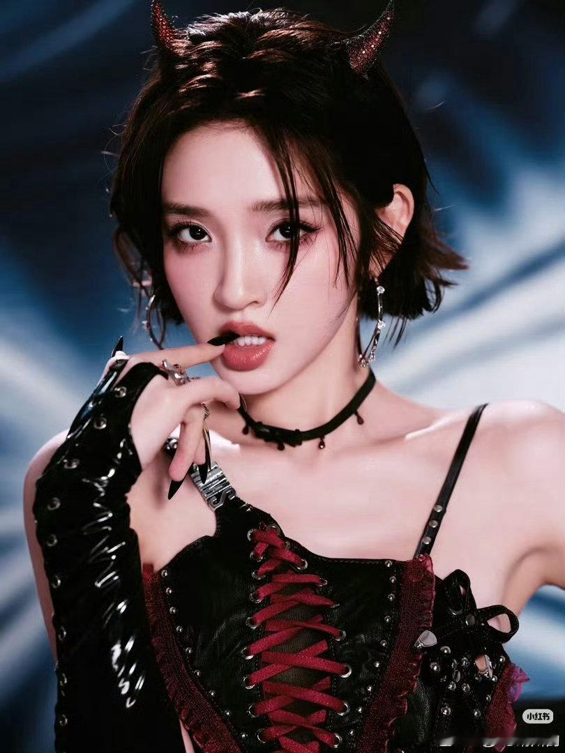 唐艺昕唐艺昕进步会被人看到主动承担团队里最难的表演部分，愿意为舞台为团队付出更多