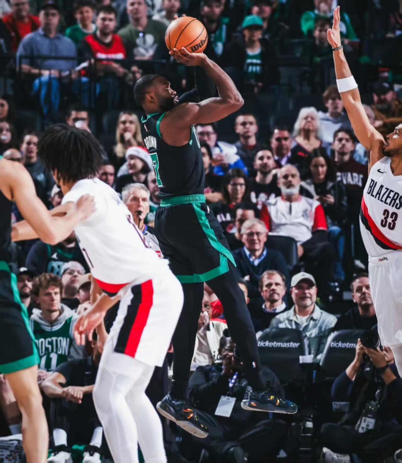 FMVP没有水货！连续九场30+追平队史纪录，绿军是布朗的球队！
凯尔特人VS开