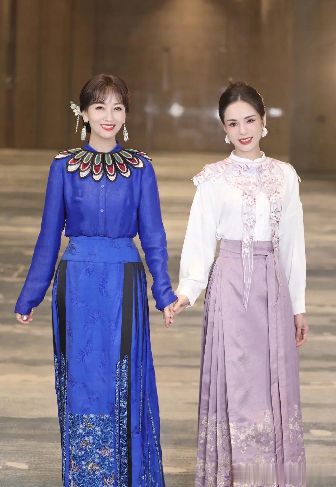 今天的惊喜是两个加起来126岁的“仙子”带来的。
白娘子赵雅芝，小龙女李若彤。