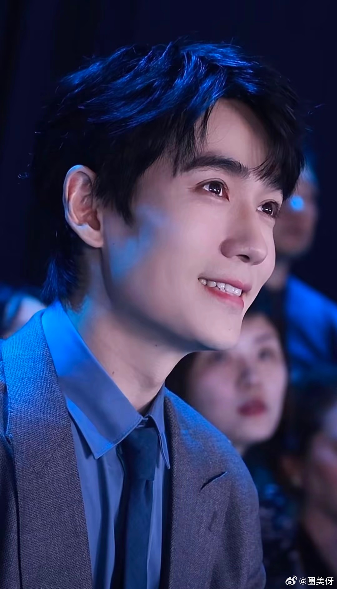 美人影帝的起源就是朱一龙，内娱只此一家，任何人都碰瓷不了。。美人影帝朱一龙