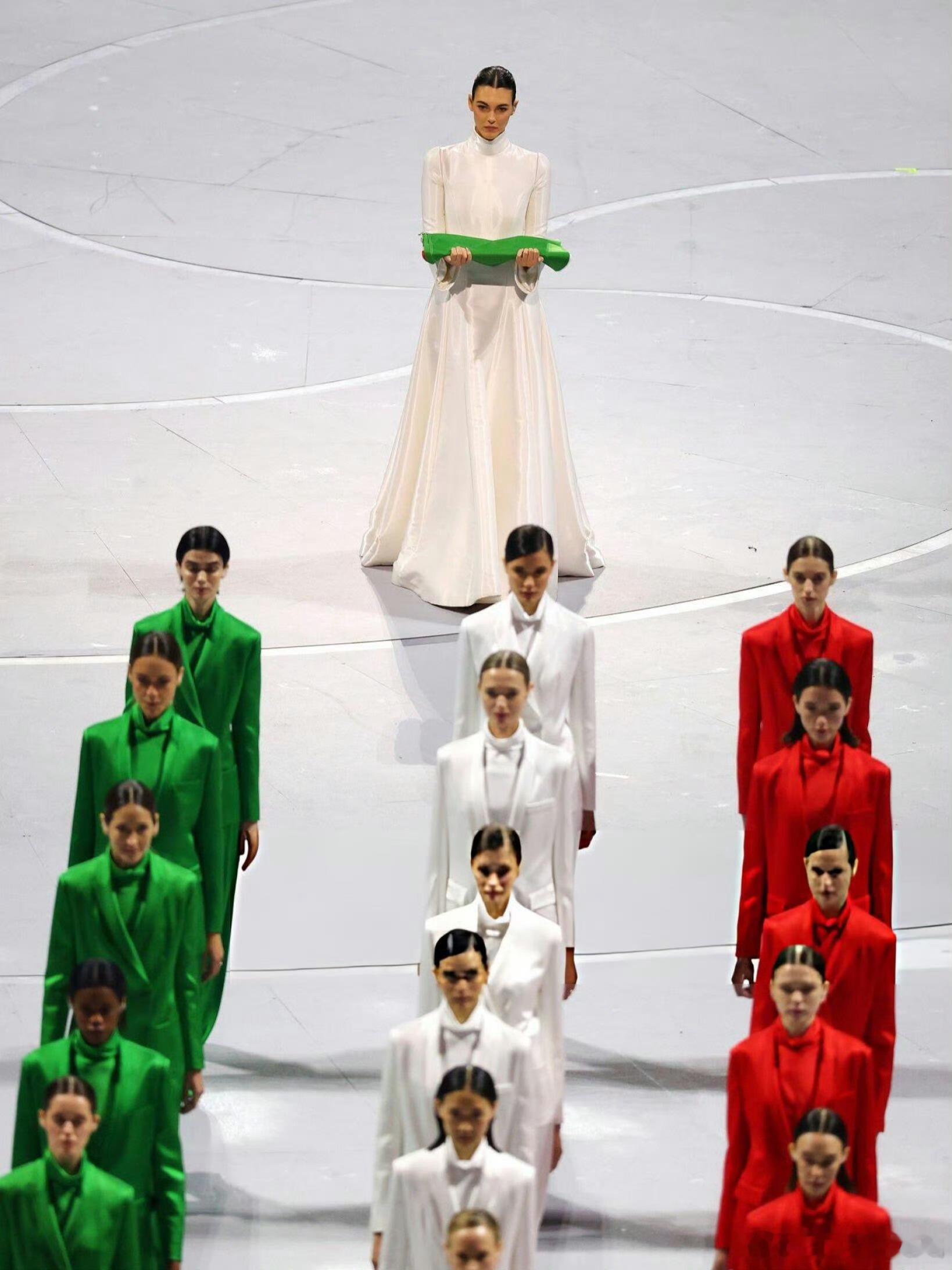 冬奥会开幕式意大利代表团和超模Vittoria Ceretti都身穿Giorgi