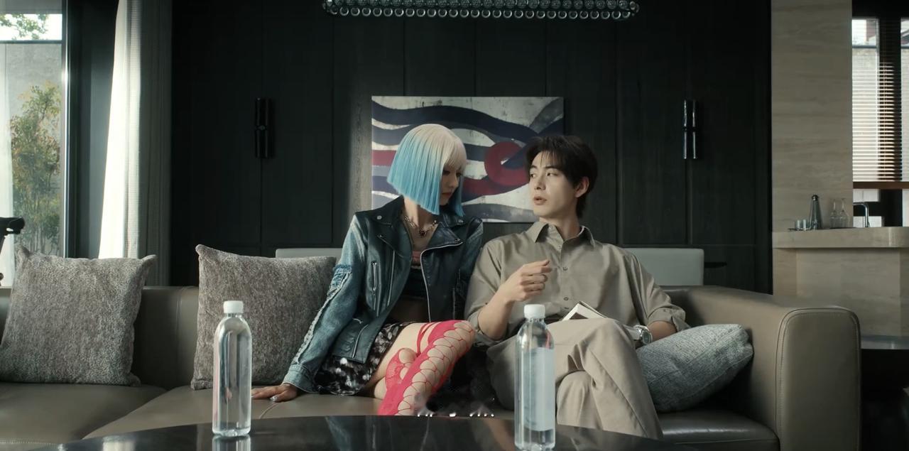 冯蜜对炎拓还是有好感的，两人还约定，真到了最后一步，给彼此一个痛快。

炎拓可能