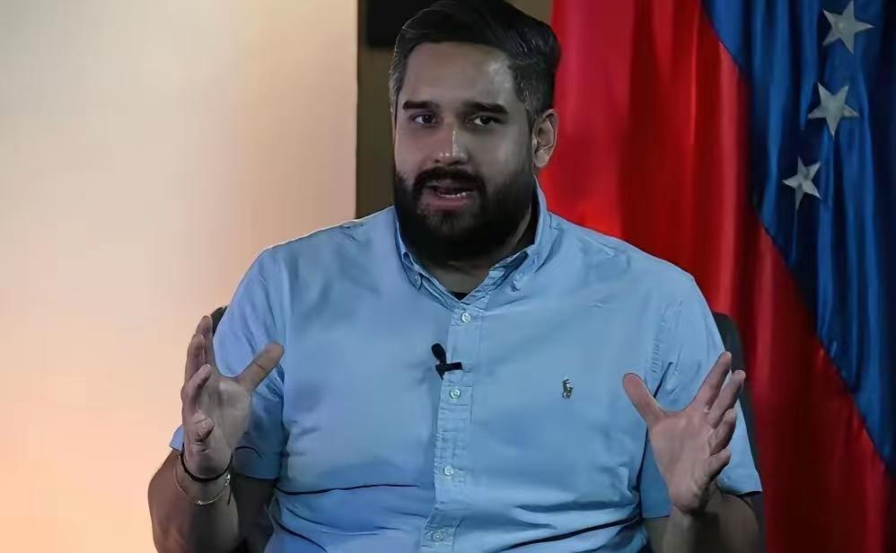 果然是虎父无犬子！
面对如此危局，马杜罗之子尼古拉斯毫不犹豫站出来，以极大的勇气