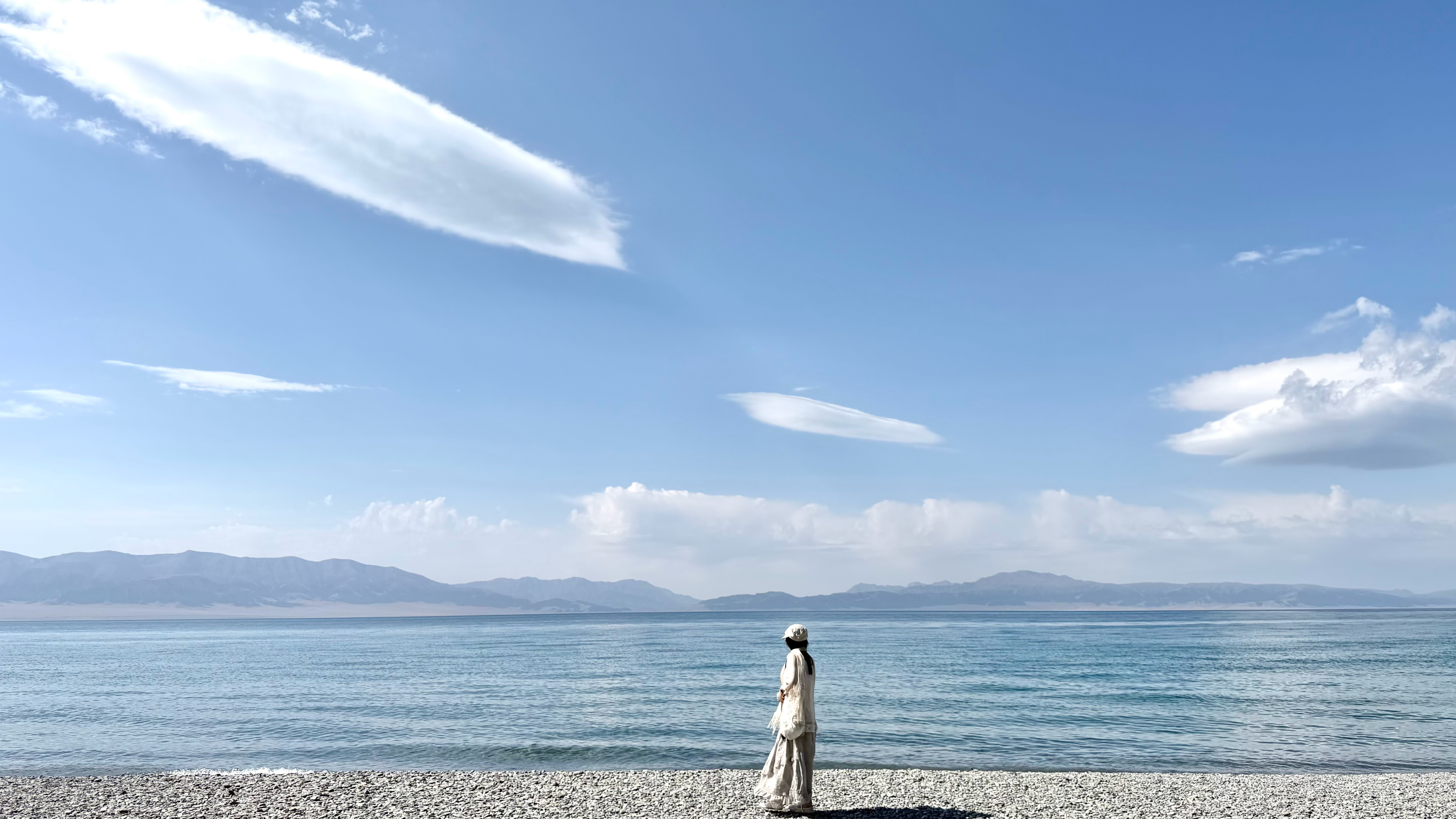 湖子边放空走走  ​​​