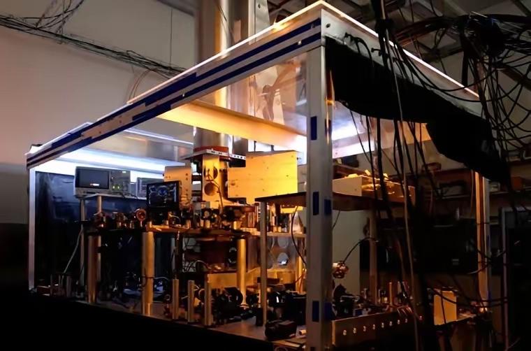 央视的委婉威慑

今天下午，央视发了一条新闻：美国科罗拉多州当地时间17日发生大