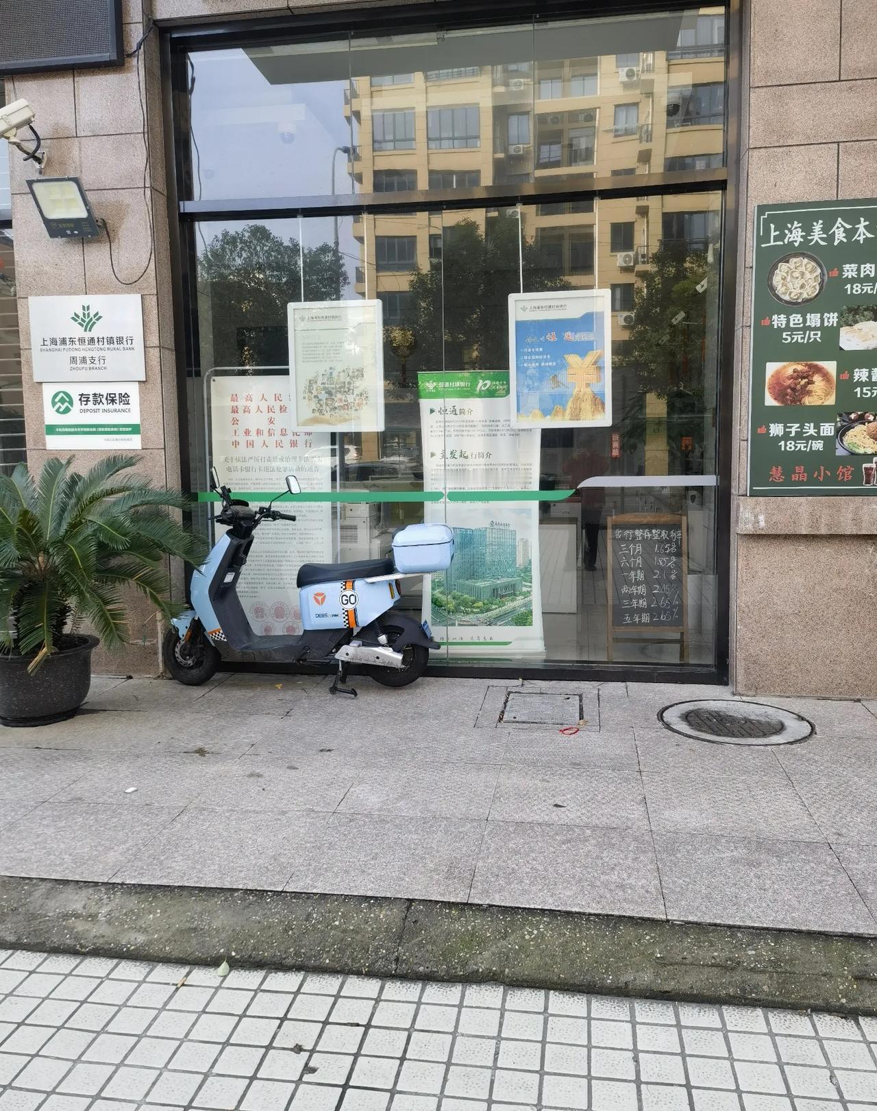 现在网络上，很多人在发短视频，问100万存款算是有钱人吗？
       以我在