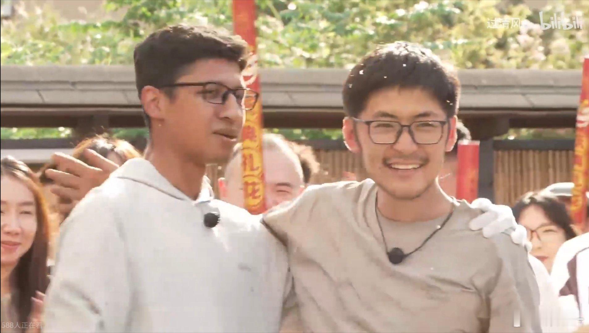 Tim离岛影视飓风Tim 100小时荒岛生存挑战成功结束，下岛后明显野人化了[d