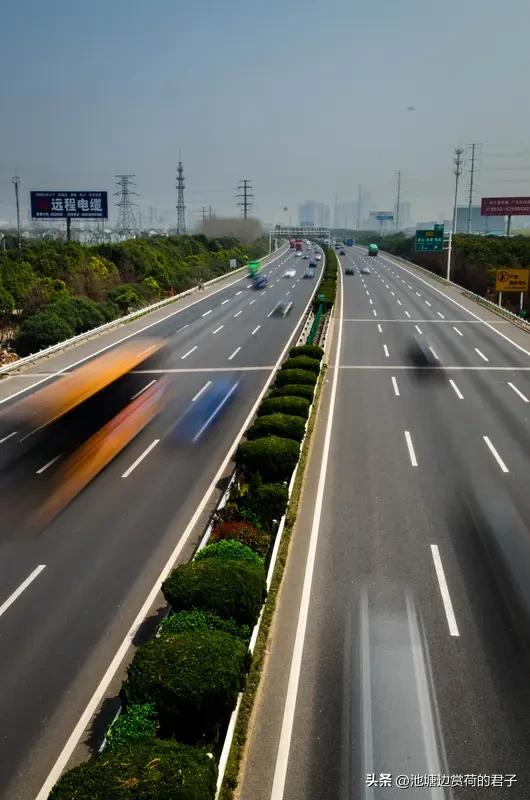 高速公路会有停止收费的一天吗? 高速公路还真会有停止收费的一天！就拿四川来说，成