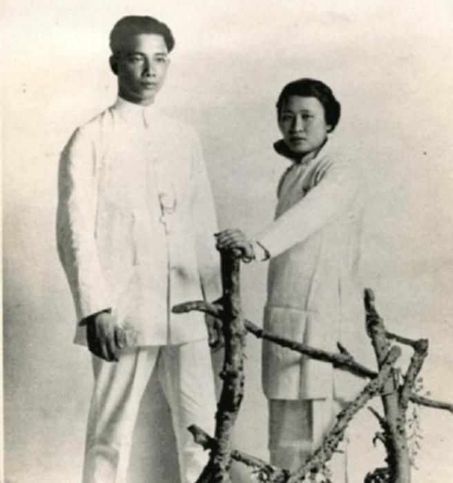 1941年，头号女汉奸陈璧君在饭店用餐。结果吃得肚子装不下了，要小解。她也不去厕