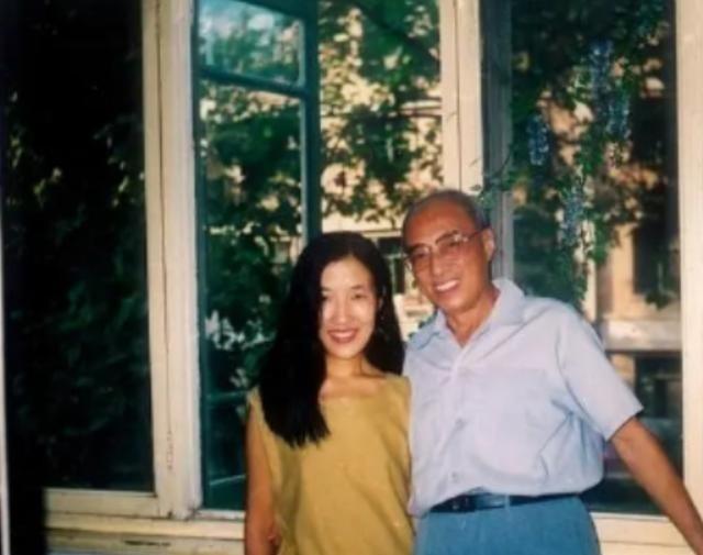 1986年，65岁的火箭专家杨南生娶了29岁的张严平。张严平的父母不同意，后来当