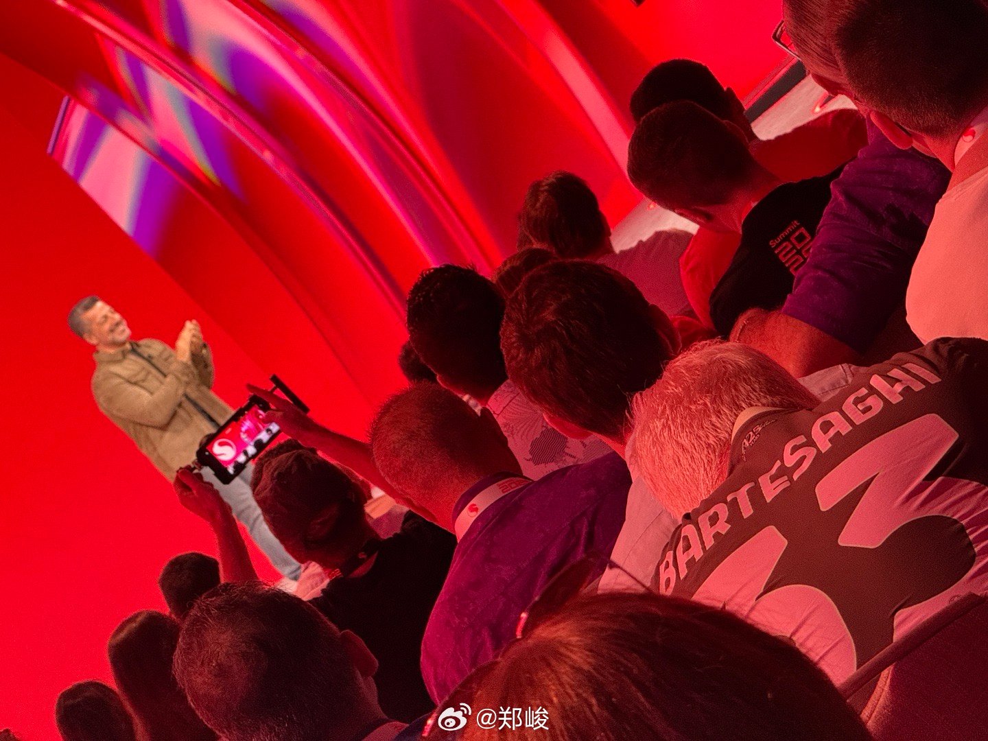 我一开始还想，会不会这个记者名字叫巴尔泰萨吉？后来看到33号，才确定这就是米兰小