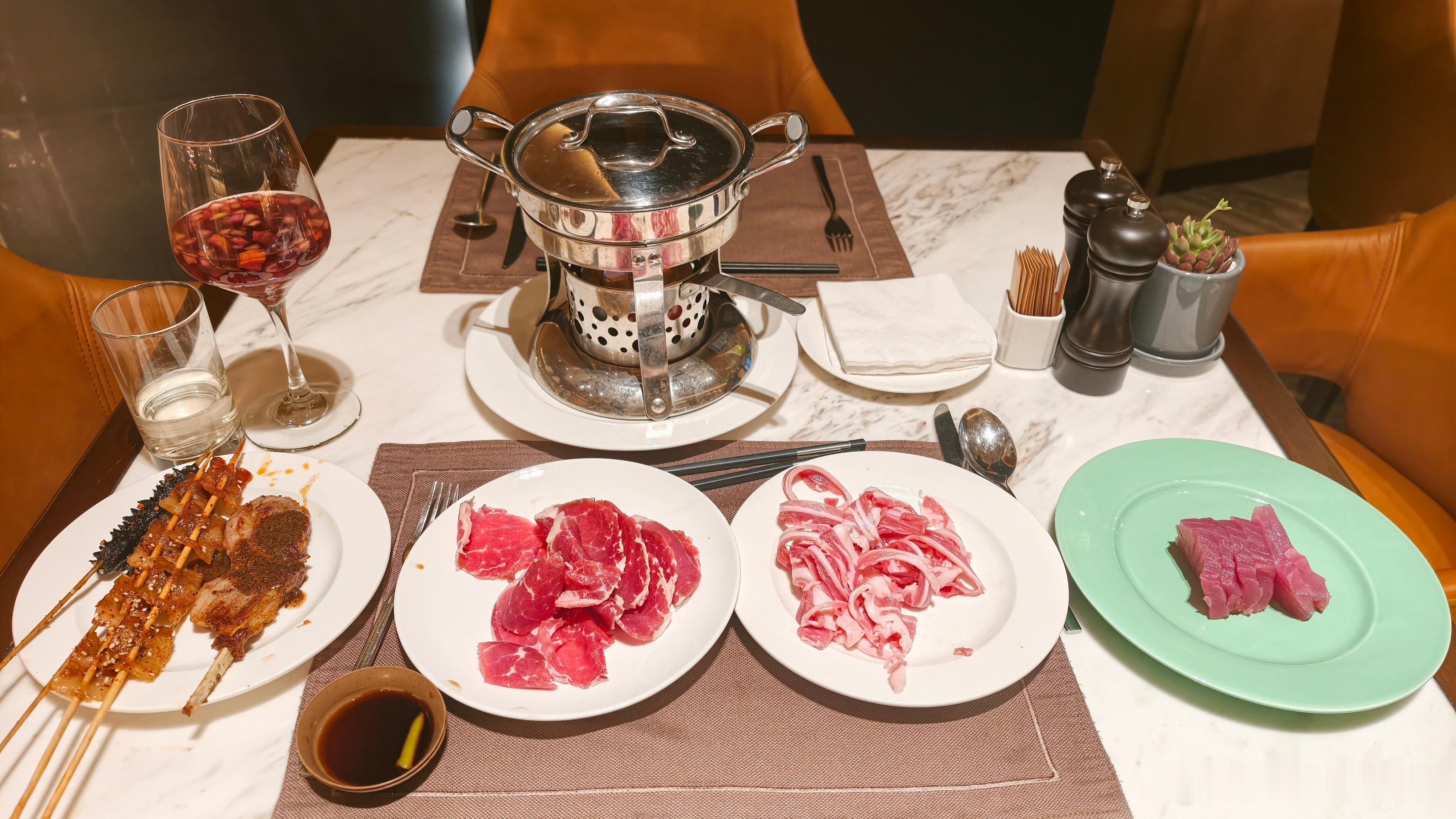 本想出去吃火锅正好酒店有，随便吃点吧 成都·锦城湖