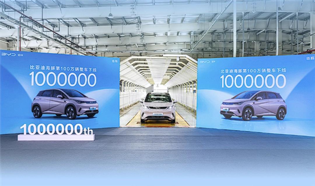 近日，比亚迪第100万辆海豚正式下线。这小家伙，从2021年8月上市到现在，只用
