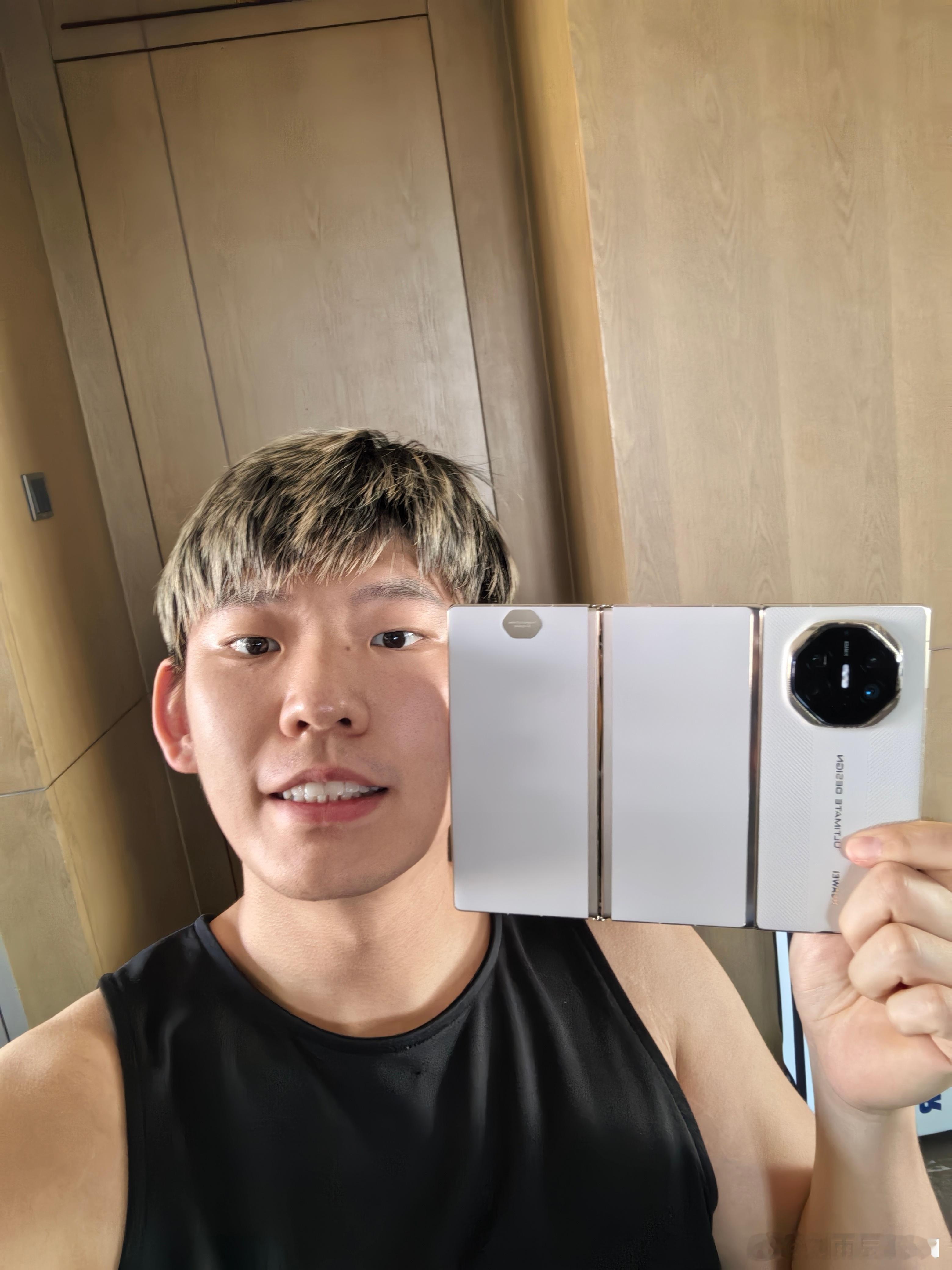 我跟她说紫色🟣很有韵味，然后她说白色更好看，最后我流下了囊中羞涩的泪水[泪] 