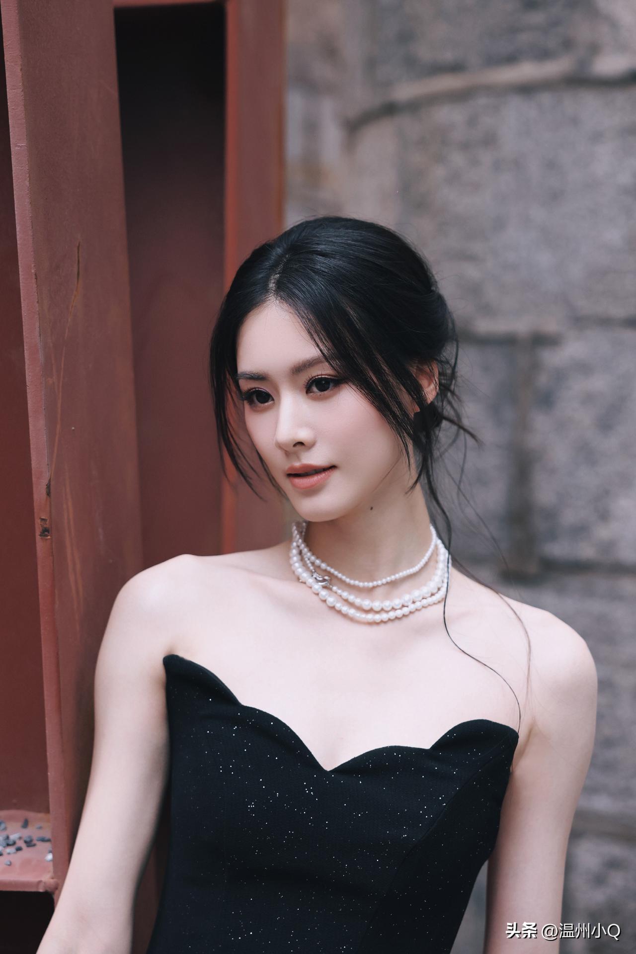 赵夕汐——短剧界的梁洛施，两人长得实在太像了。不过梁洛施是混血，五官更硬气，赵夕
