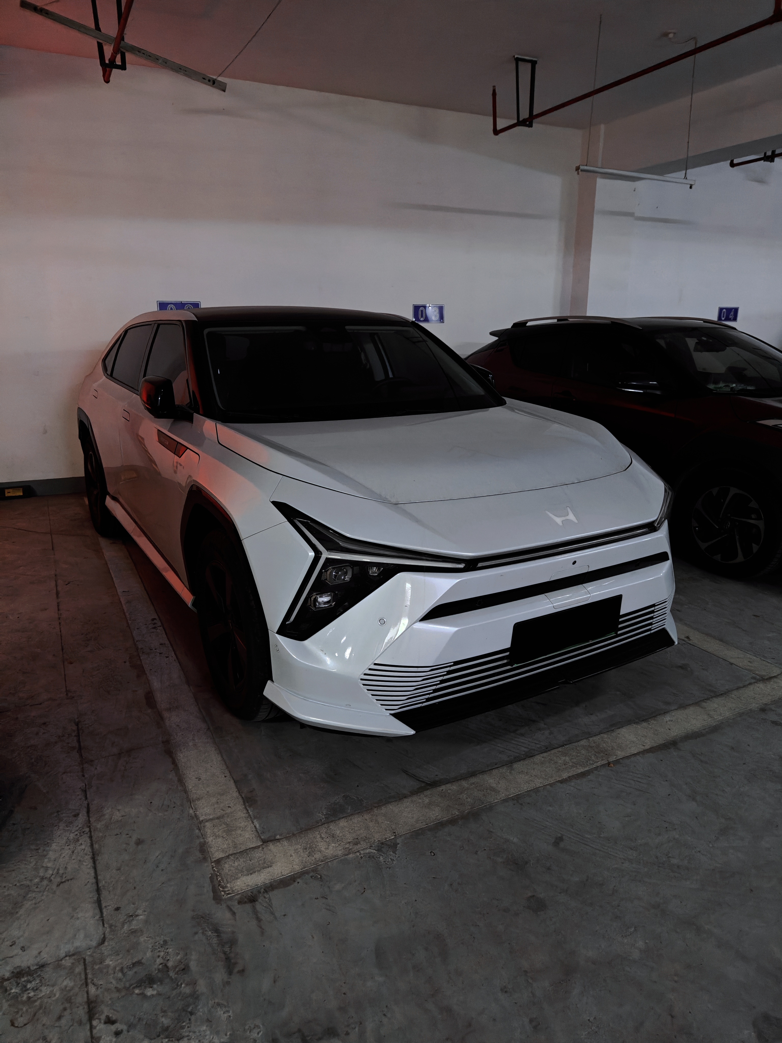 东风本田S7在公司楼下见到辆实车设计师画草图炫技绝对很开心但实际量产切分缝线都头