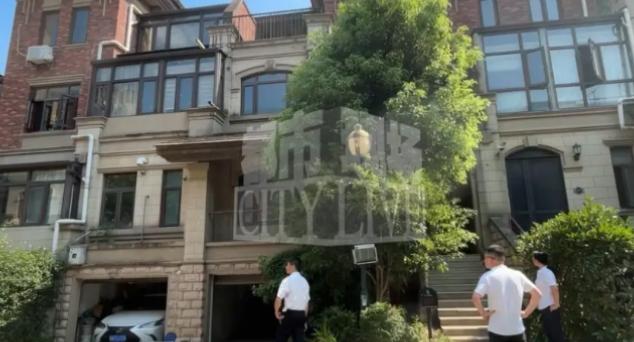 江西南昌，一男子买下别墅后，一直都没装修，直到10多年后，他才回来查看，结果却发