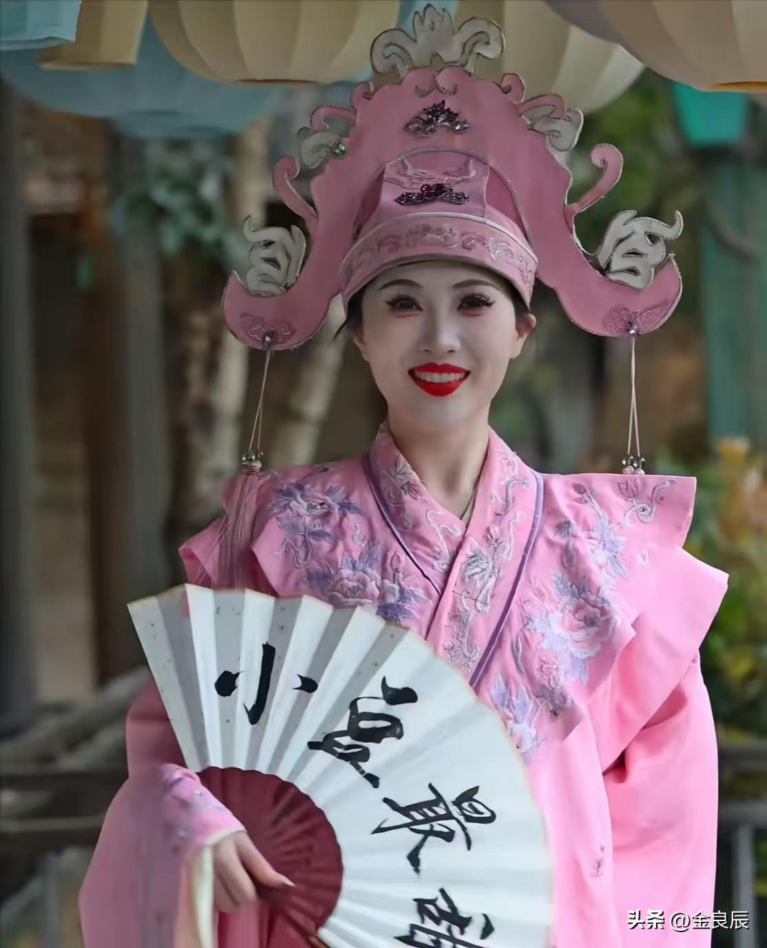 网传灵宝籍网红@宋城小豆子突发疾病去世，年仅31岁！

“小豆子”本名陈豆，毕业