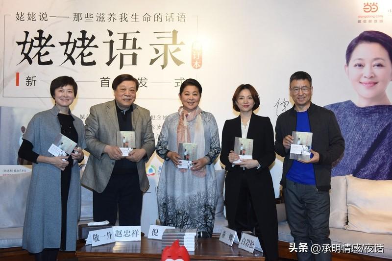 天呐！67岁倪萍探望渐冻症终末期的蔡磊，见面便哽咽相拥，这场景太揪心！
倪萍见蔡