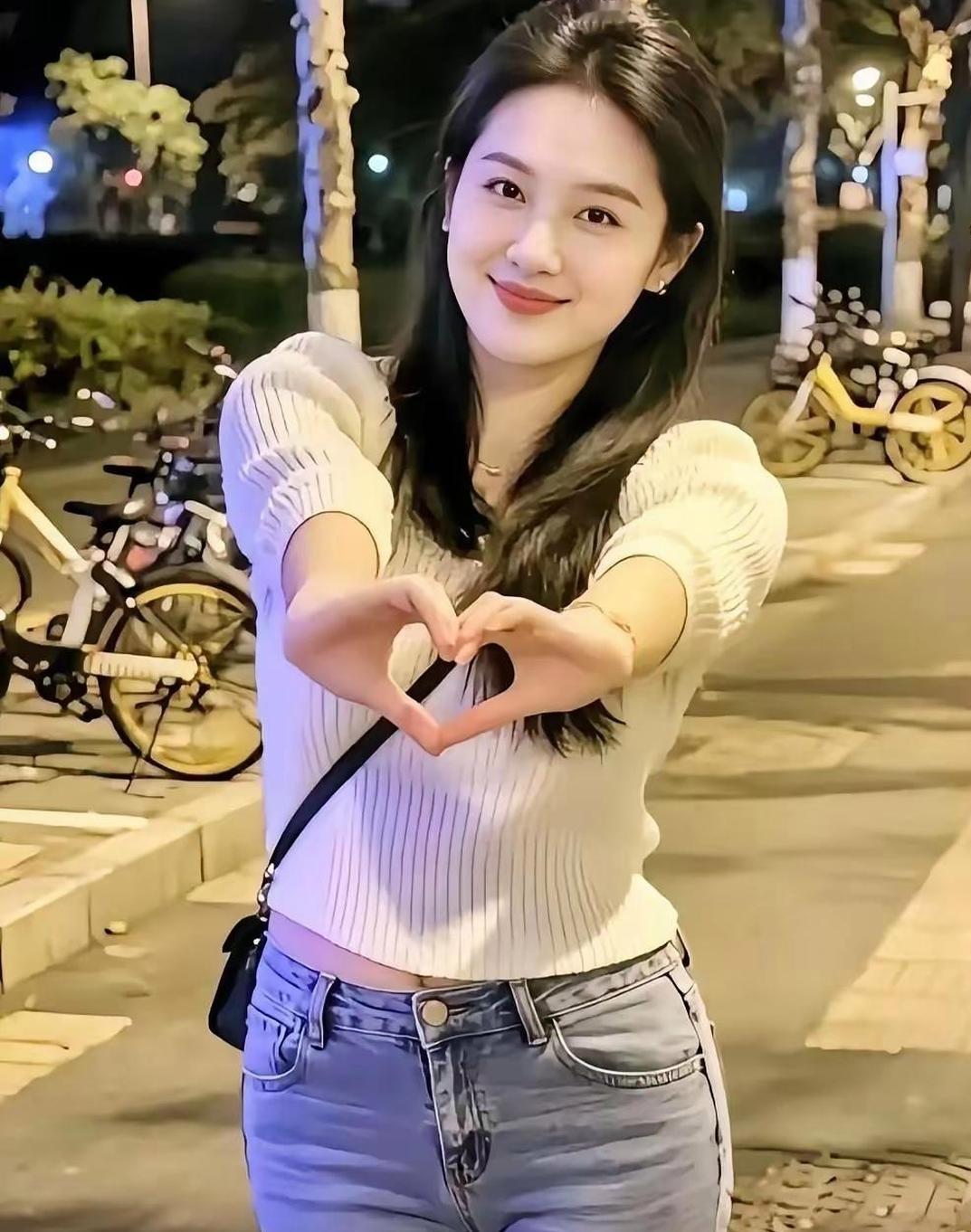 漂亮就算了，还笑得这么好看。