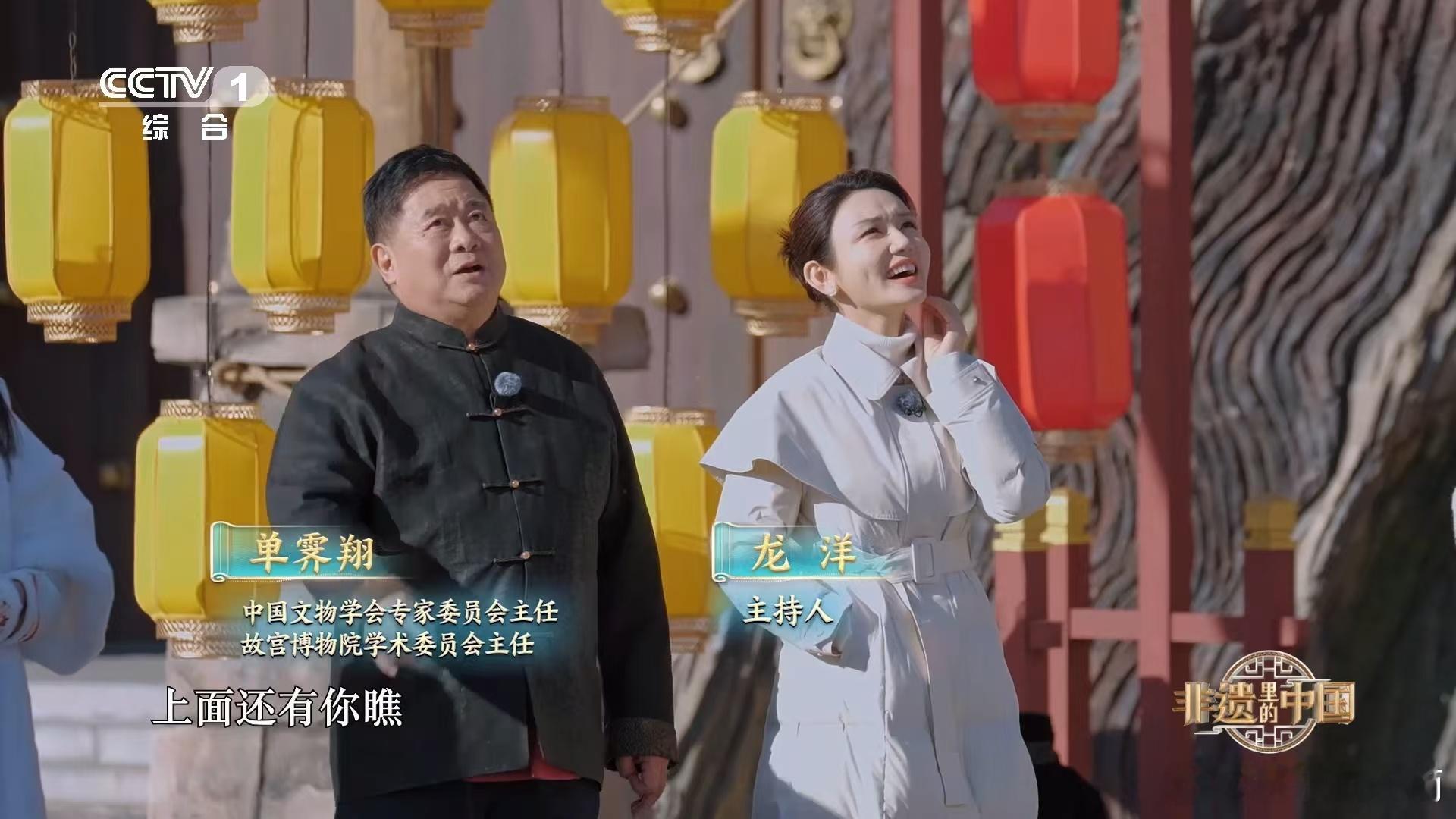 在山东风筝像战机一样列队飞行  山东的运动风筝惊艳众人，碳纤维无纺布造就，飞行时