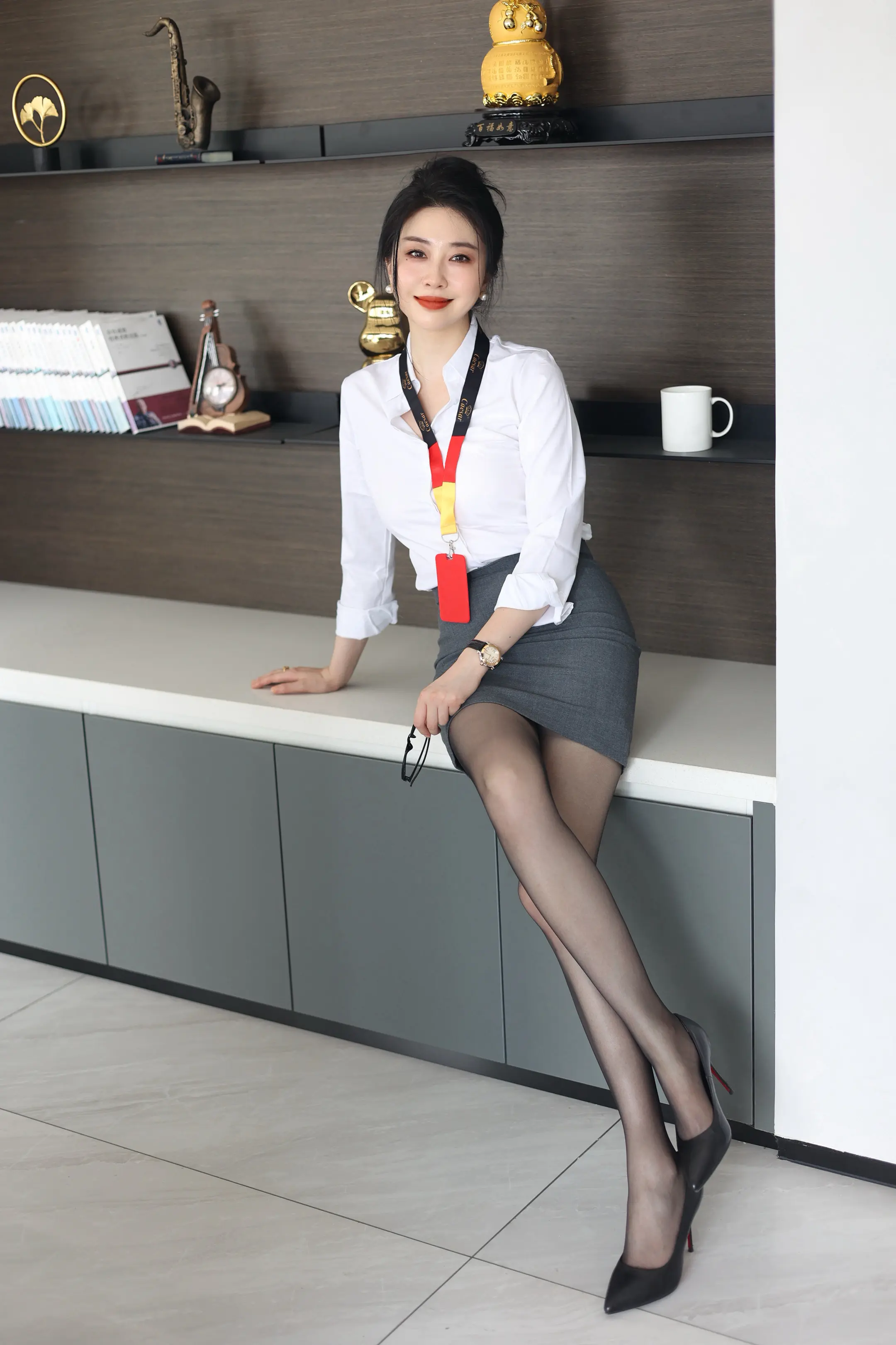陪姐姐上班好不好。