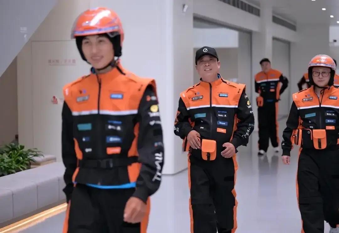 八位城市骑士登上《福布斯》杂志，这事儿越看越不简单！
当我们习惯了快节奏的都市生