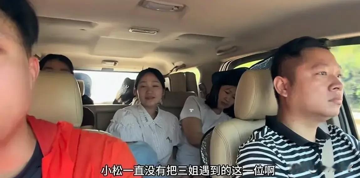 看小松直播的时候，我都尴尬到用脚趾抠出一套三室一厅了

本来是想下饭看个乐子。