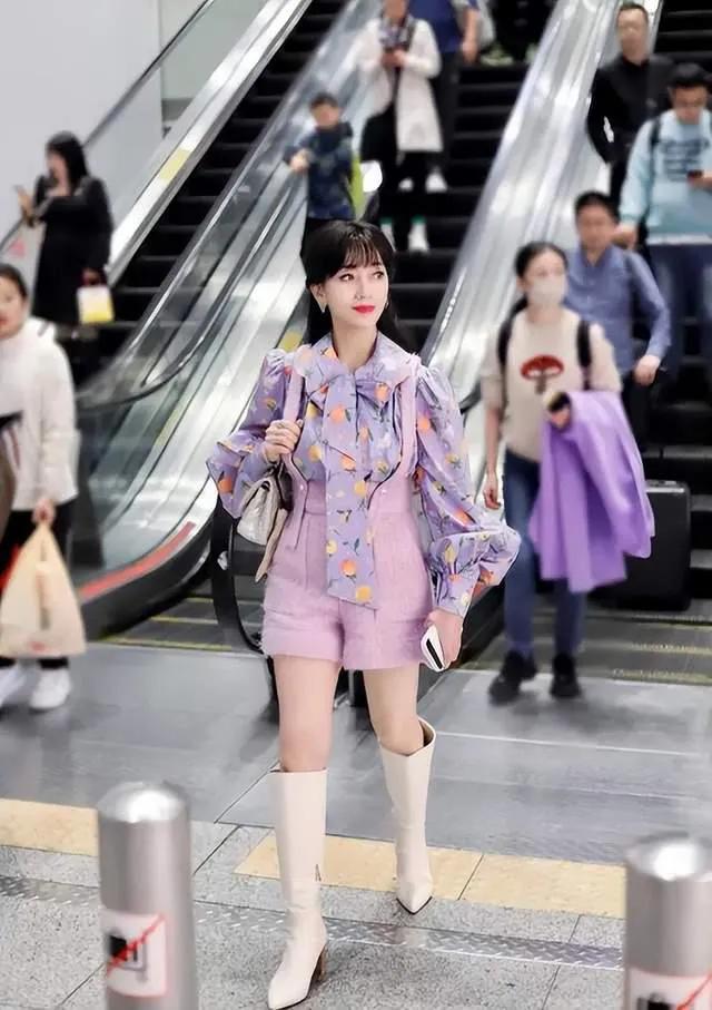 赵雅芝完美诠释了什么叫做女人至死是少女！谁能看的出来她今年已经70岁了，这身材容