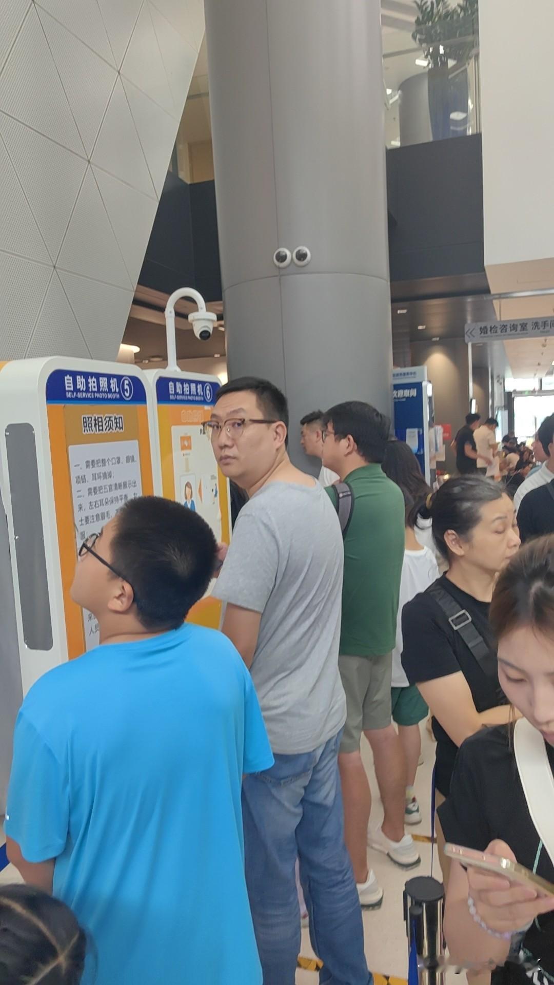 活到40岁，第一次知道距离，什么叫做距离？小的时候，家族里面人数众多。偶尔有一两
