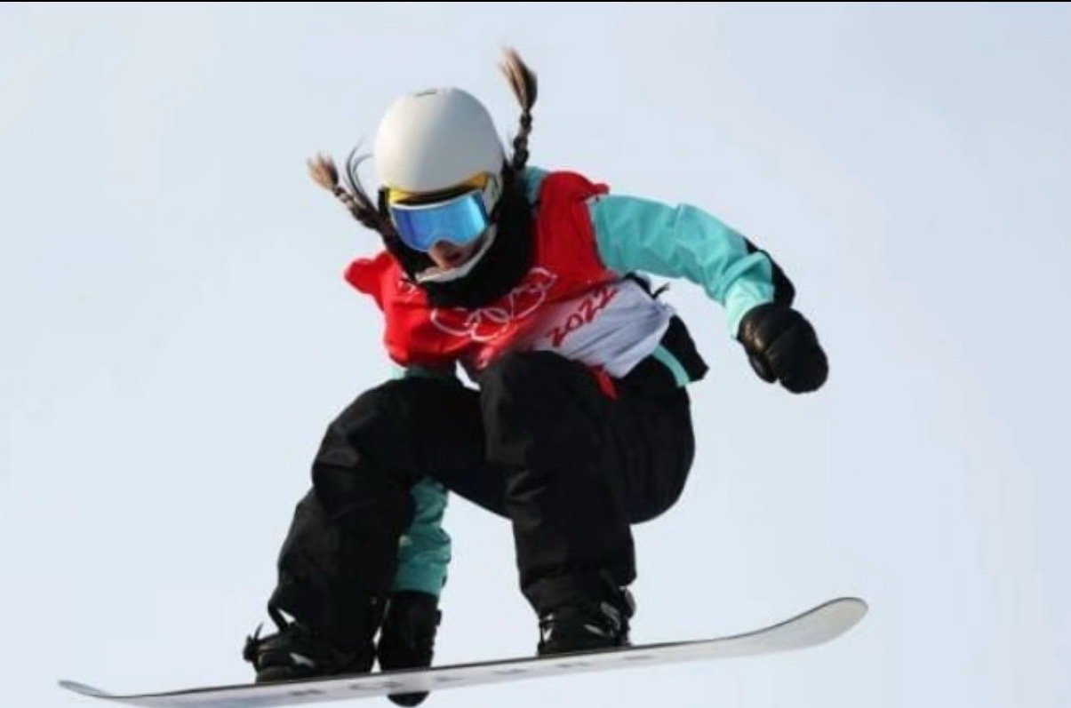 刘佳宇摔倒 米兰冬奥五朝元老刘佳宇重摔U型池，头部磕碰意识清醒，遗憾止步预赛，愿