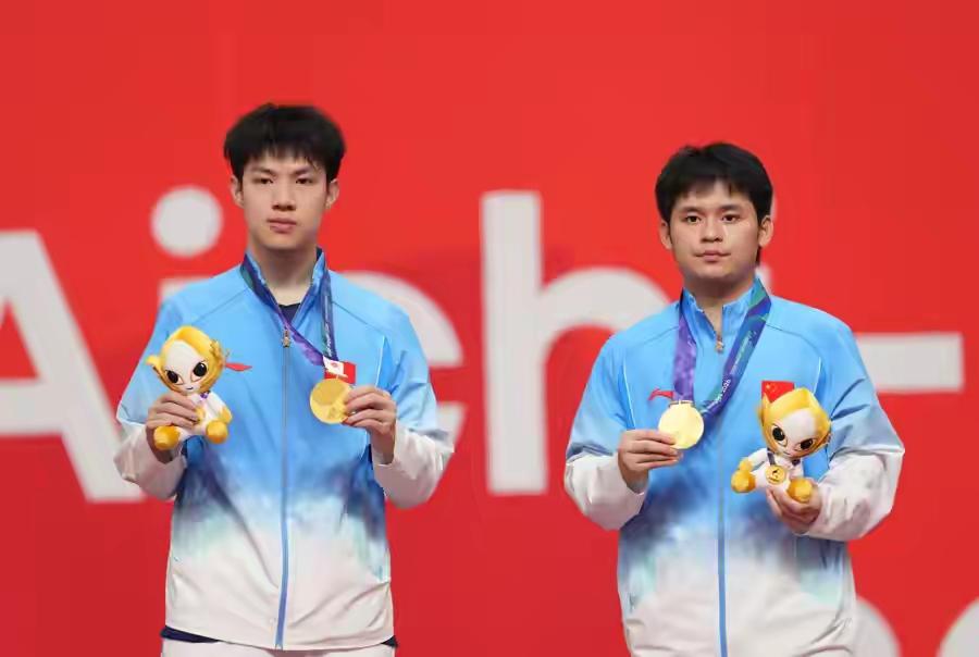 国乒男双重组大获成功！


男双半决赛
林诗栋/黄友政“让1追4”，4：1超级逆